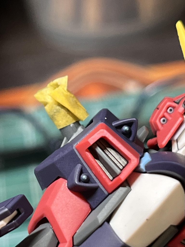 胸のレンズ？みたいなとこも塗っています。