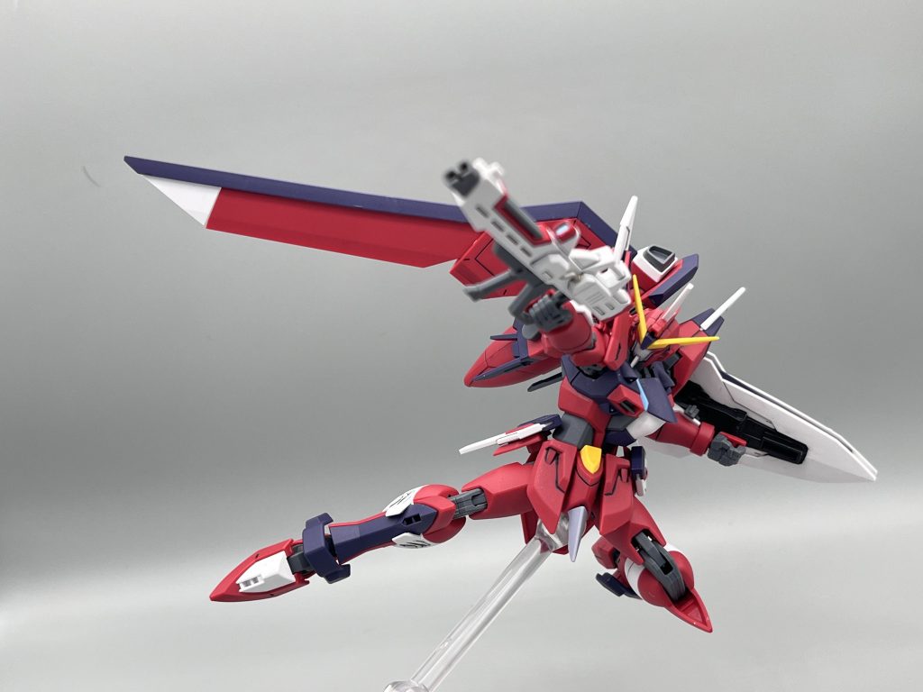 アクション！よく動いてポージングがかっこよく決まります。