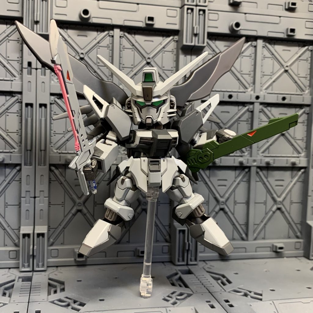 肩や胴体の赤とか塗分けしてませんがこのカラーリングだと気にならなくて済みますね。つ、通電すれば色変わるから・・・