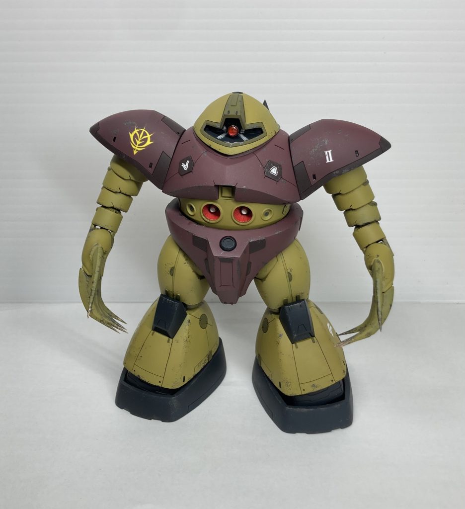 ・合わせ目が痛んでいたハンドパーツを無理矢理合わせ目消し&アイアンネイルをシャープ化・中途半端にセメントで接着されてたパーツをこじ開けて合わせ目消し・モノアイの可動化・バックパックの破損を各種ディテールアップパーツで修復・筋彫りやプラ板でディテールアップ等行っています。