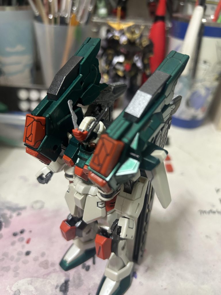 両肩に同じくサージェントヴェルデバスターのミサイルハッチを移植しました。