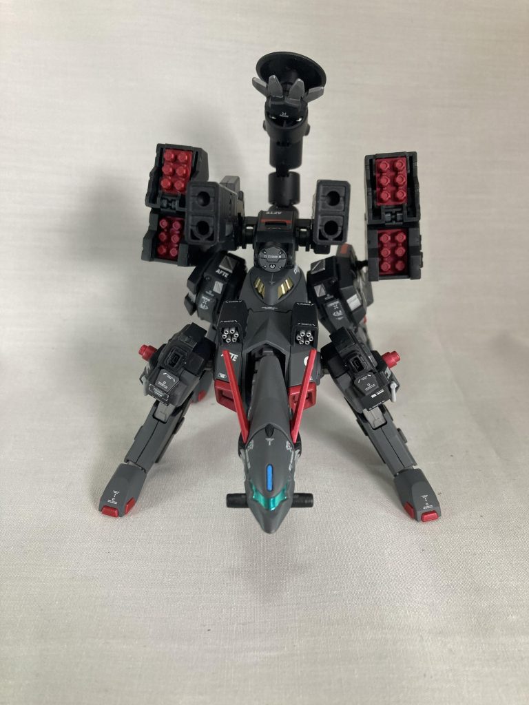 フルアーマー形態、キャノンやミサイルポッドを装着して高火力な感じにイメージはライガーゼロのパンツァー、あっちは武装が重くてまともに動けなかったけどバクゥならタンクモードがあるから多少はマシになりそうとか言いつつ立って構えてるのは個人の趣味