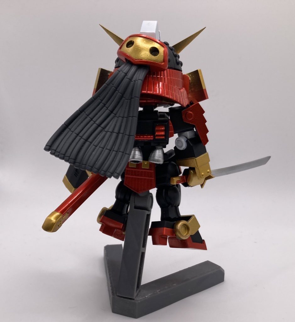 背面ショット髪留めはLGBB武者軽装の額当てをモチーフにしております。