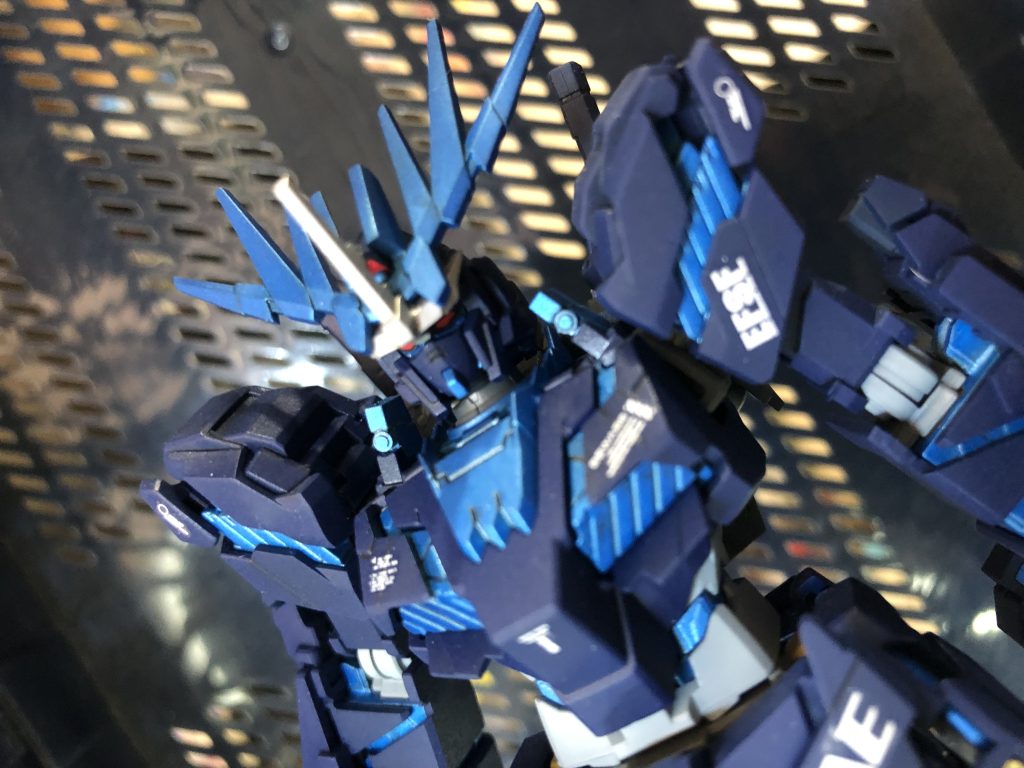 青いバンシィ–5枚目/制作者：真樹京介