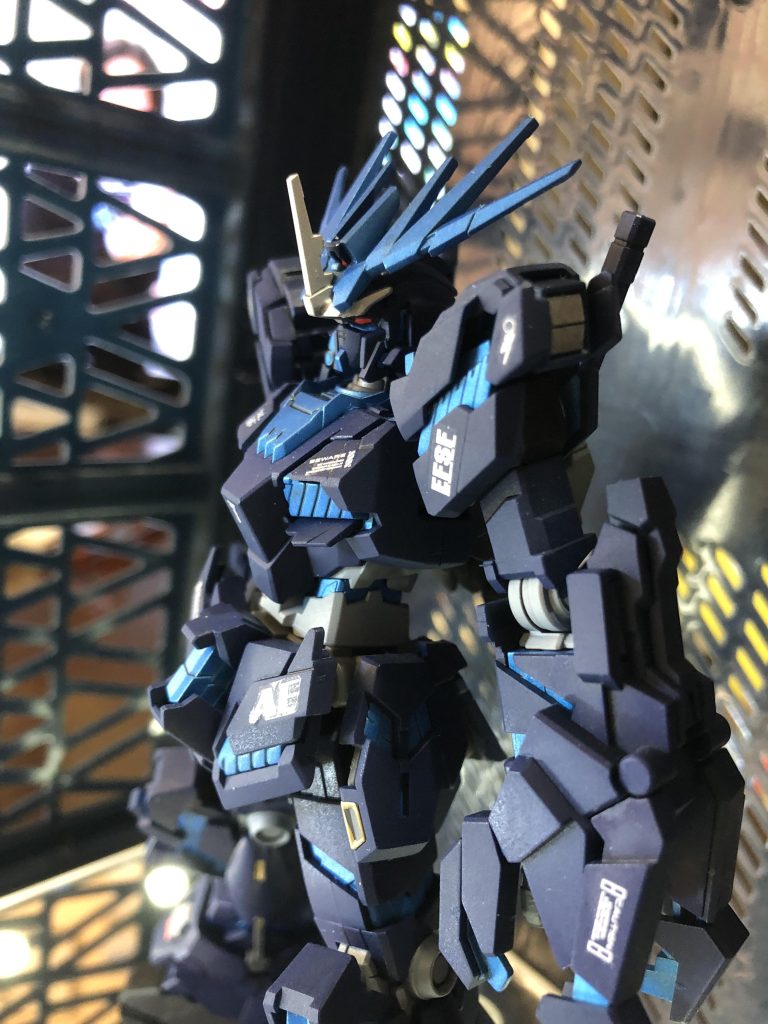 青いバンシィ–3枚目/制作者：真樹京介