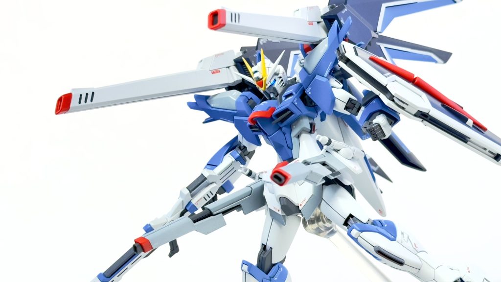 個人的にはハイマットフルバーストより普通のフルバーストの方が好きですね。TVシリーズでたまにしてた逆さフルバーストがかなり印象強いです。