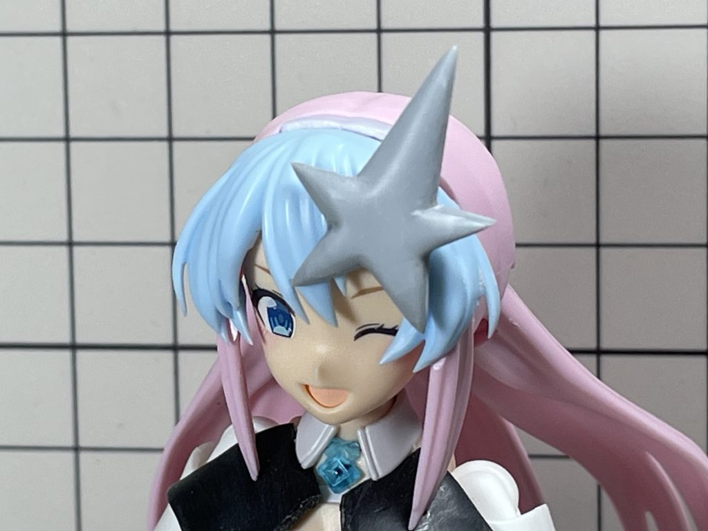 星型の髪飾りはプラ板のスクラッチです。