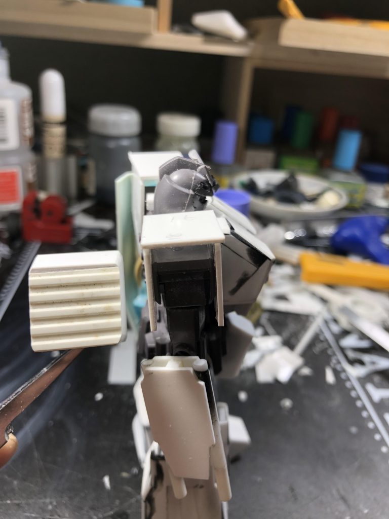 肩アーマーがデカく作り直しです