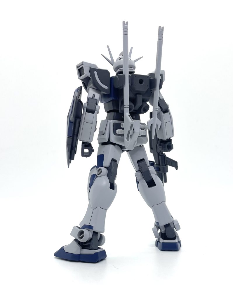 腰にビームサーベルを2本収納