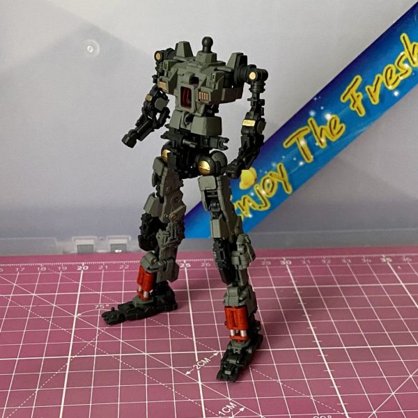 RG RX-178 ガンダムMk-ⅡMOVABLE FRAMEが完成！既にカッケー🫶1/144スケールでこの密度は凄いっでもパーツが細かくて見えない持てないっ笑アドバンスドMSジョイントも全塗装＆塗り分けしてますが、、まぁ塗るもんぢゃあないですね…笑比較のためにメカニカルバストと並べてみました（写真2枚目）外装パーツはこれから塗装していきます。あ、ティターンズカラーの予定です。（1枚目）