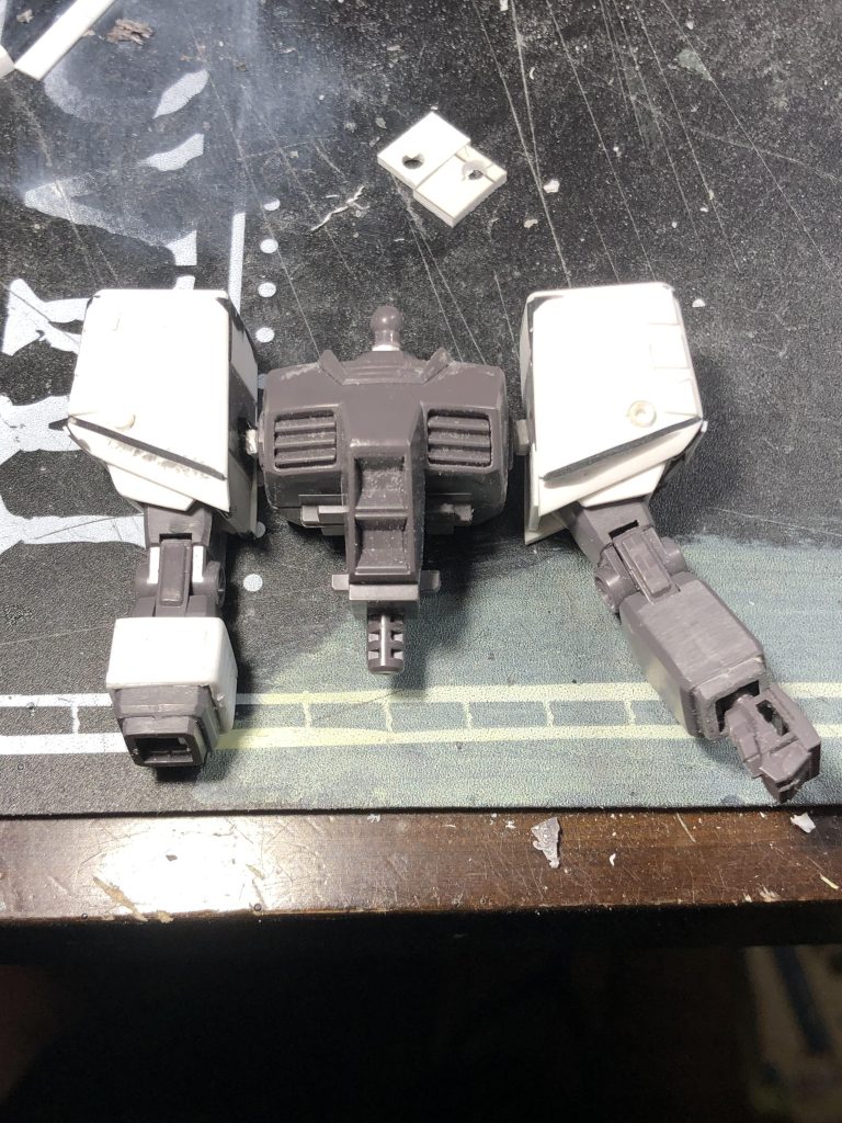 腕も横に開くように可動追加しております