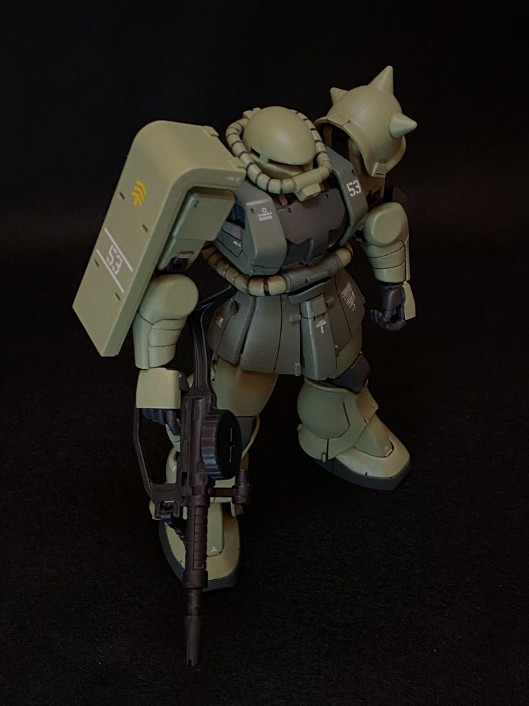 一年戦争時のジオン系、とりわけザクはシンプルさが魅力と思っています。ディテールも追加していますが、小さなディテールを少量追加に留めました。これでも過剰だったかもしれません。