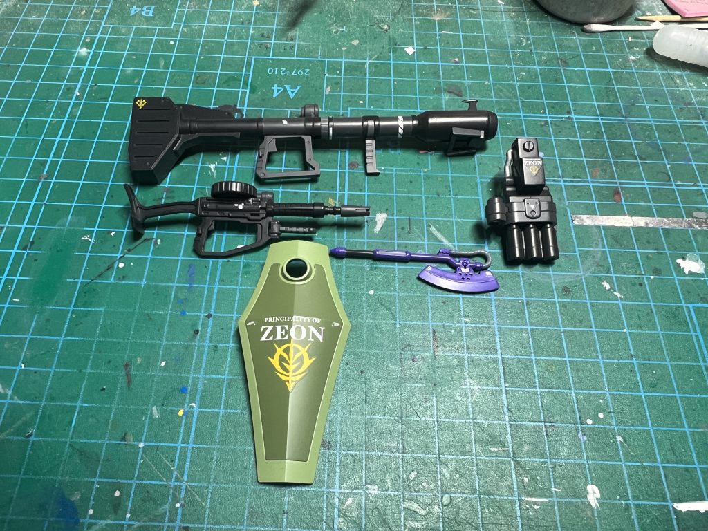 武装一覧 ザクをリスペクトしヒートサーベルを廃止しヒートホークに変更してます ジャイアント・バズはサイコザクから拝借し塗り分けしてます