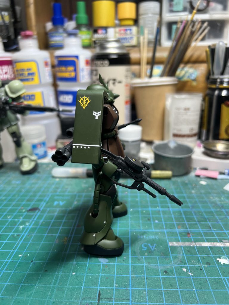 シールドの穴は瞬着等で埋めてます