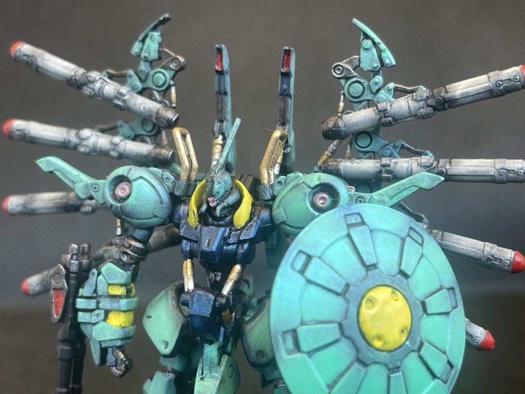 パラスアテネってレコアさんの乗機だったよなぁ、位で良く覚えていないのですが、背中のアレってミサイルなんでしょうか?思い切りそのつもりの配色してますが、、