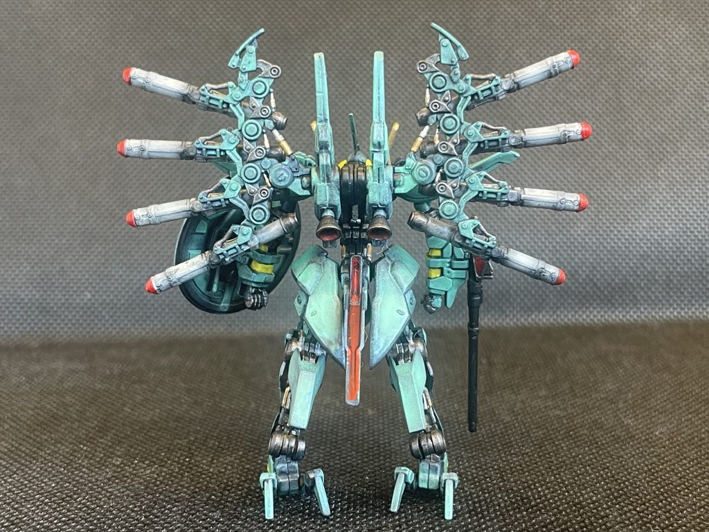 他にもジョイントは折れるわ、塗装で割れるわで、普通にHG組む方が楽なのでは?とか思いました。