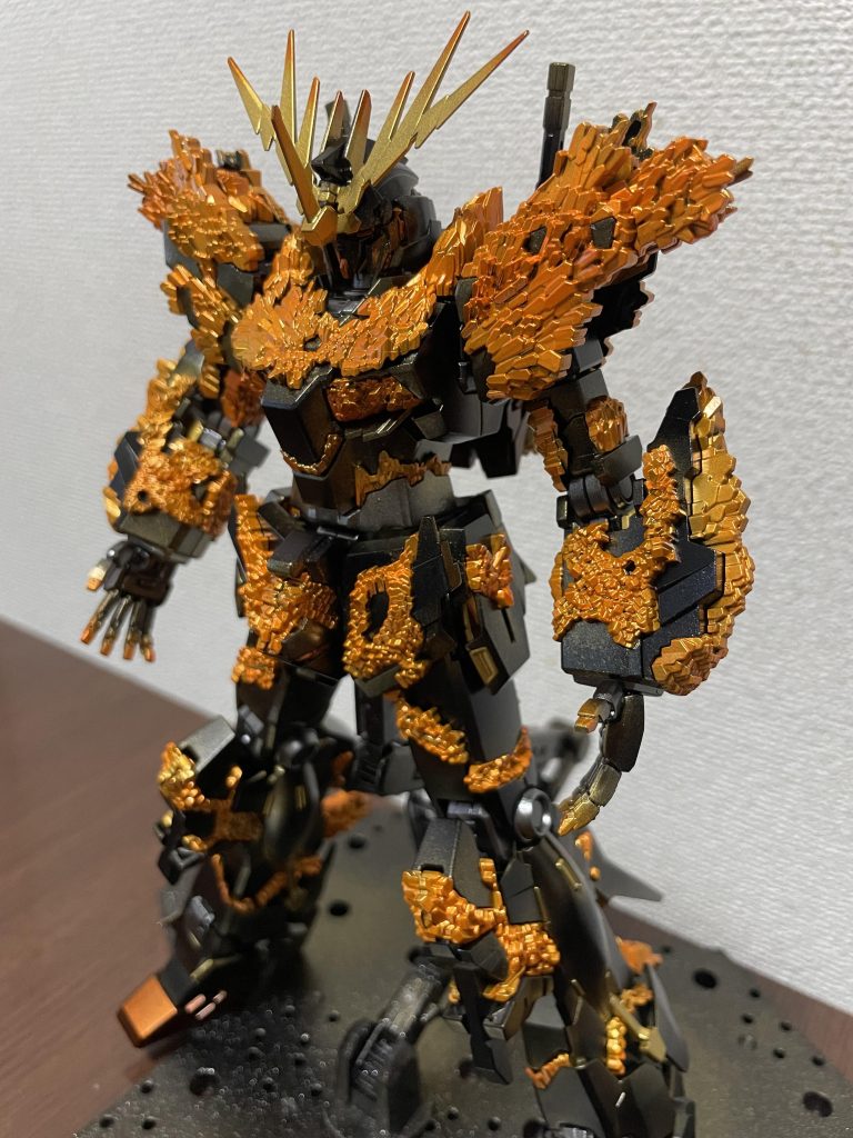 ユニコーンガンダム光の結晶体をバンシィバージョンで黄金カラーサイコフレームにしました。