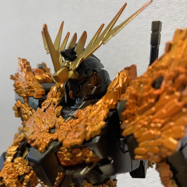 ユニコーンガンダム　光の結晶体　バンシィ金獅子覚醒