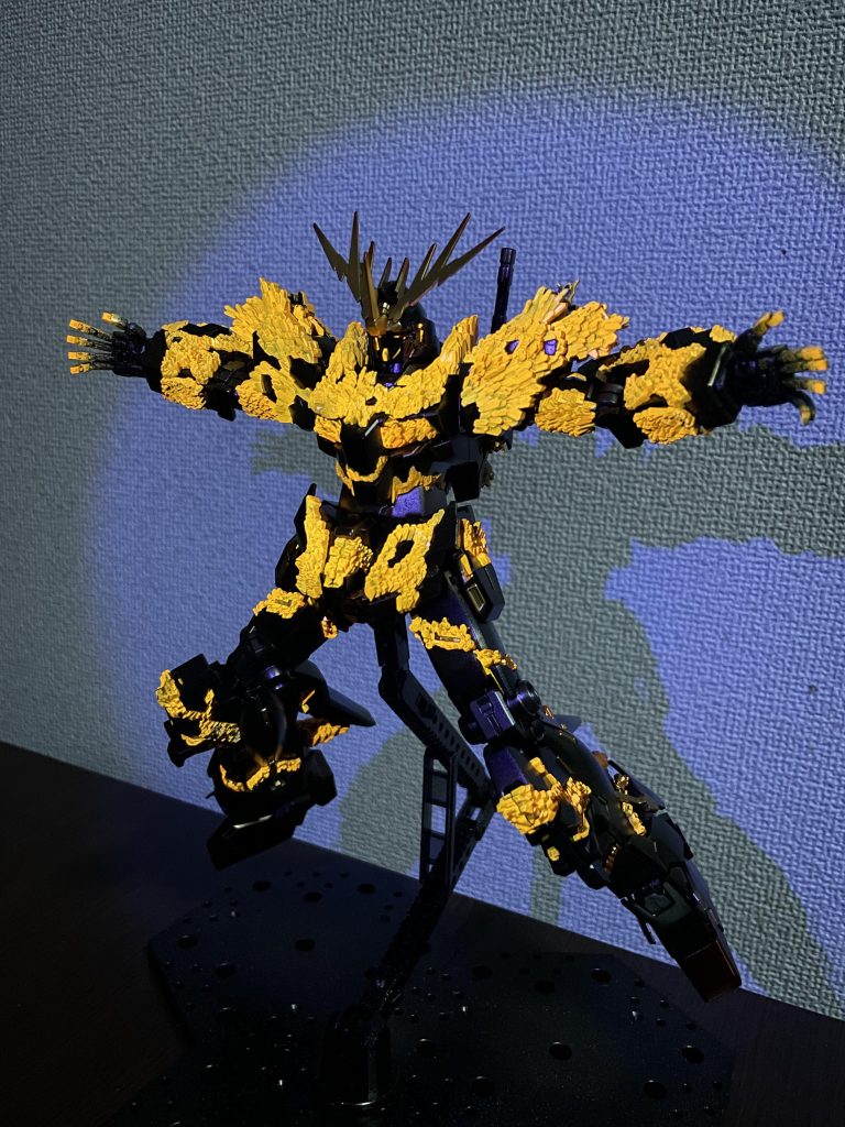 蛍光オレンジを使用したのでブラックライトで反応します。