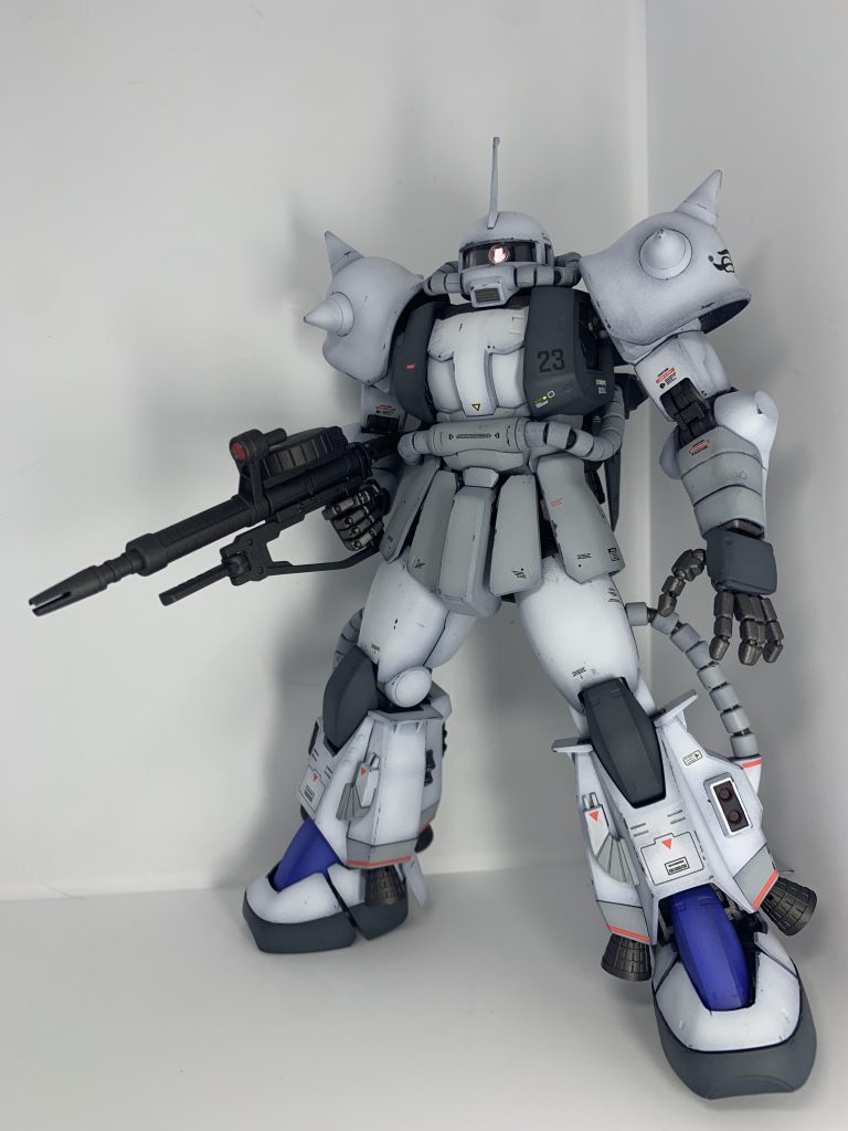 グラデーション塗装後に若干チッピングで汚しました