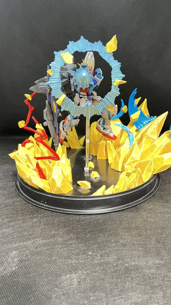 そして完成したのがこの作品です！！今の自分が出来る全てを注ぎ込んだ作品になりました。小学生の頃の青春と感動を今の最大限の力で再現できたことに大満足しています。まだまだ技術不足の部分があるとは思いますが、これからもガンプラを続けていきたいと思います。見ていただきありがとうございました！