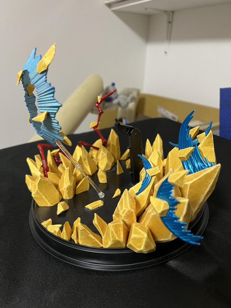 結晶を並べた後何か足りないなと感じて、エフェクトを作ることにしました。青のエフェクトはイオリ・セイを赤のエフェクトはレイジを意識して作りまた！ビルドナックルの余波はガンダムマーカーホロブルーを吹くことで再現しました。