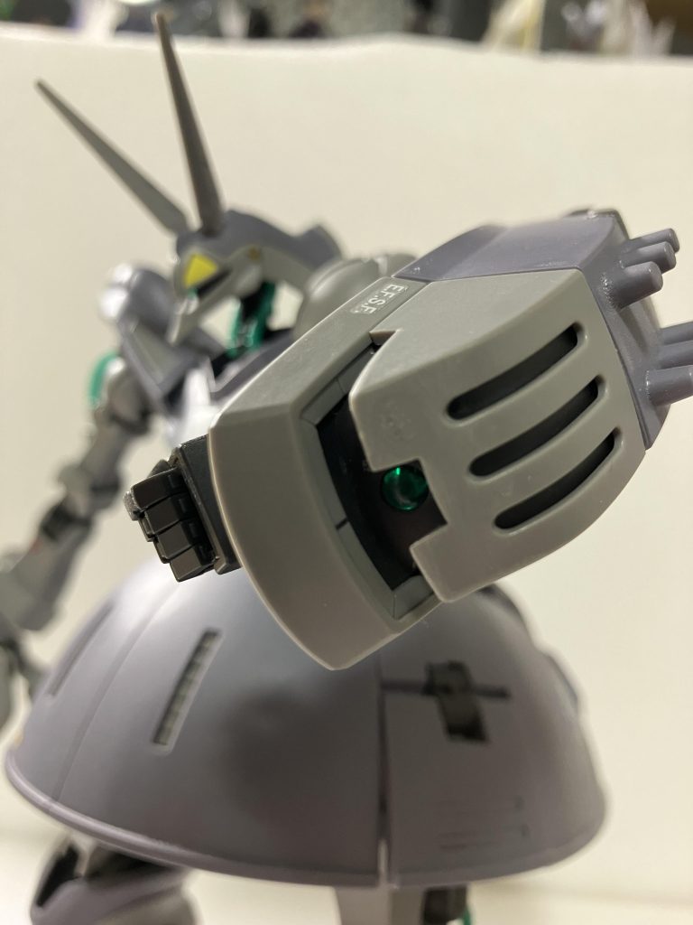 可変した時の目はグリーンのクリアパーツになっています。