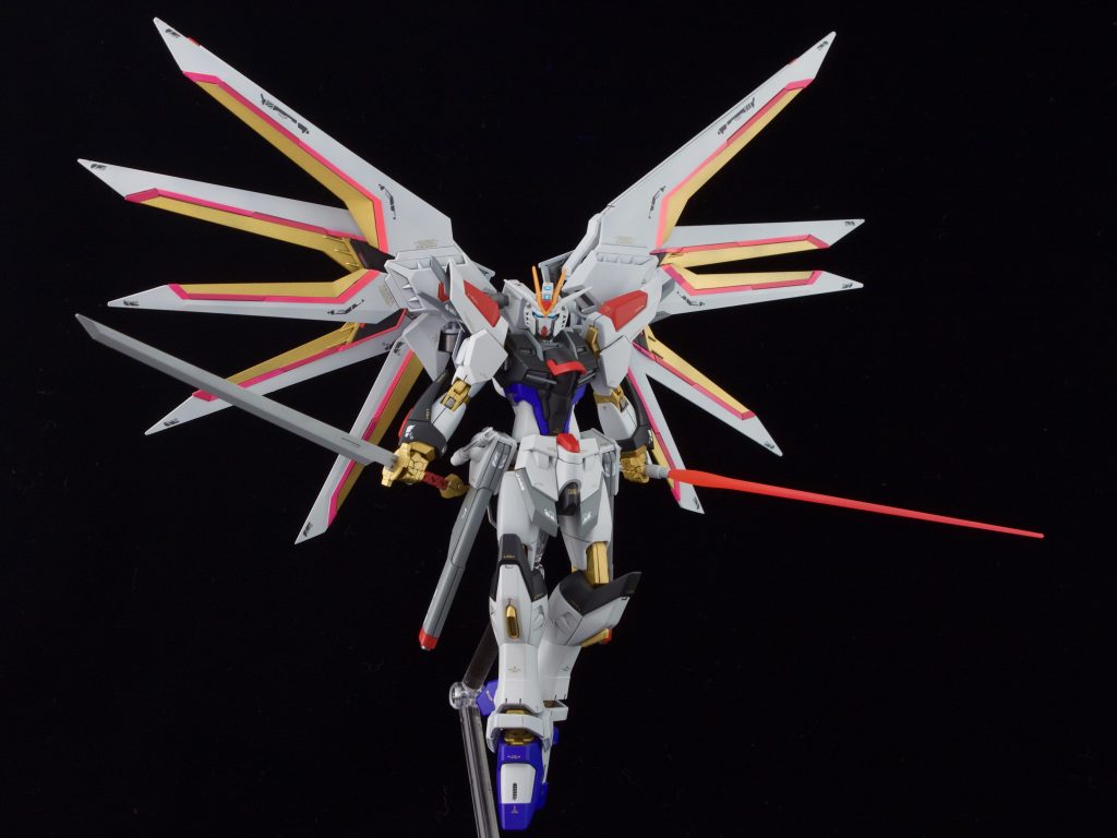 実剣はビルダーズパーツと境界戦機のものを組み合わせてボリュームアップ。