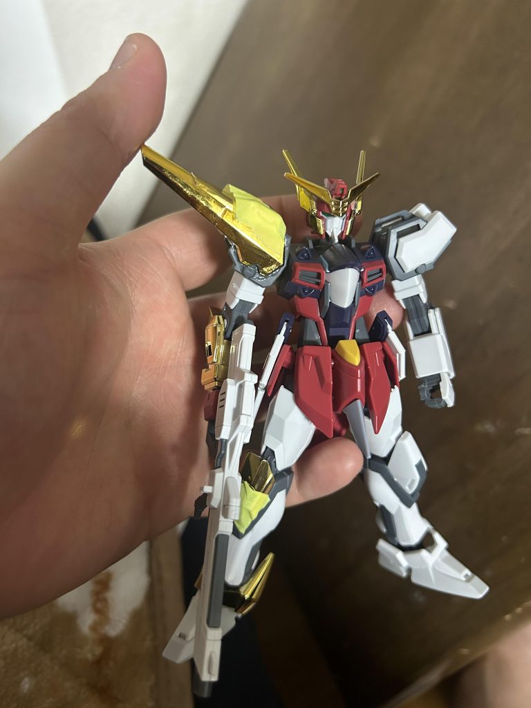 そこで最新キットのジャスティスに被せてみたところ結構しっくり来たのでこの路線にすることを決めました