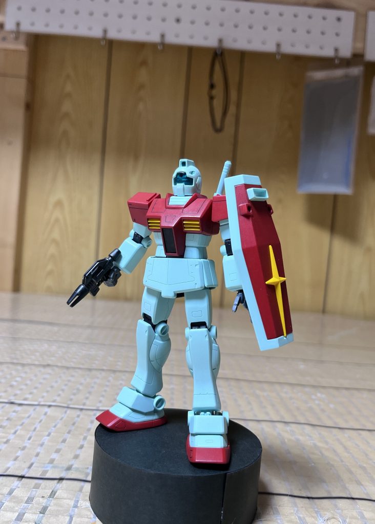 自分は深めに彫るクセがあるので、薄い色のところは墨入れしない方が良かったかも...。っていうか、手とバルカン塗り忘れてるやん。