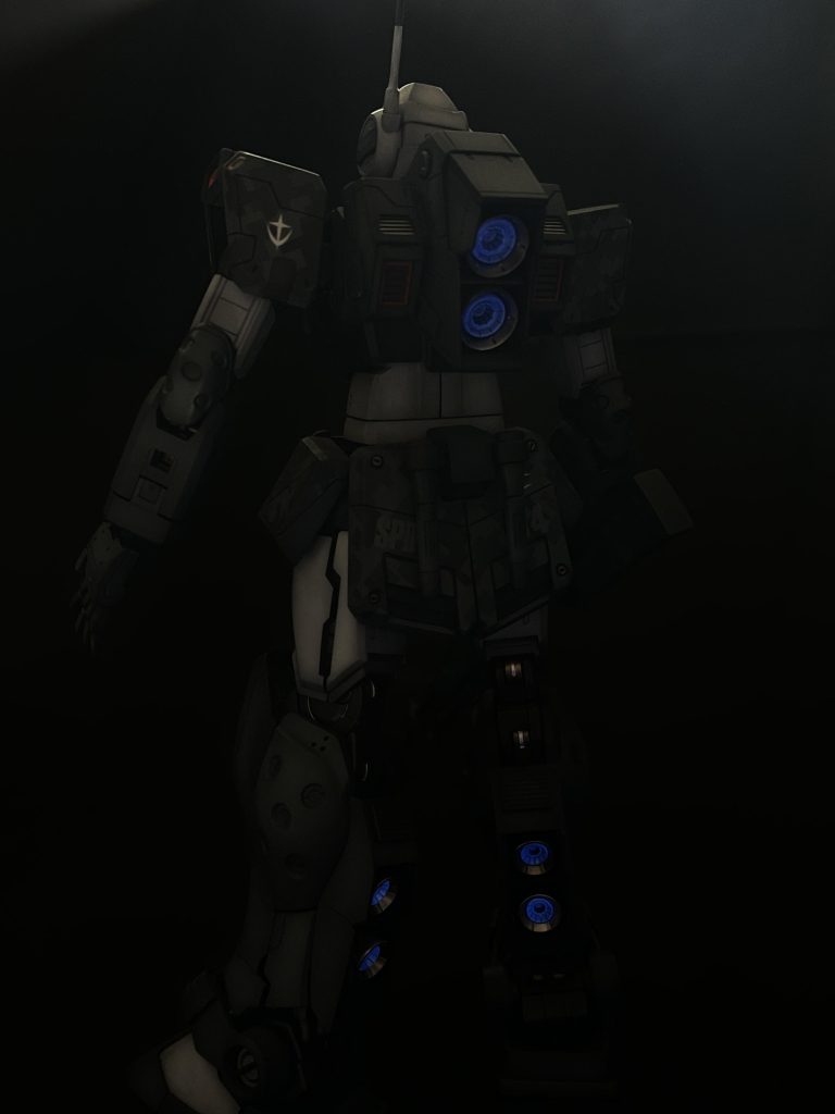 あまり狙ってやった訳では無いですが、バーニアに蛍光を混ぜてるので紫外線ライトで光ります💡