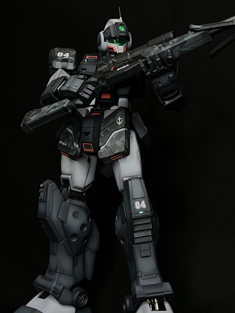 相棒のライフルを持って出撃命令待ち😶