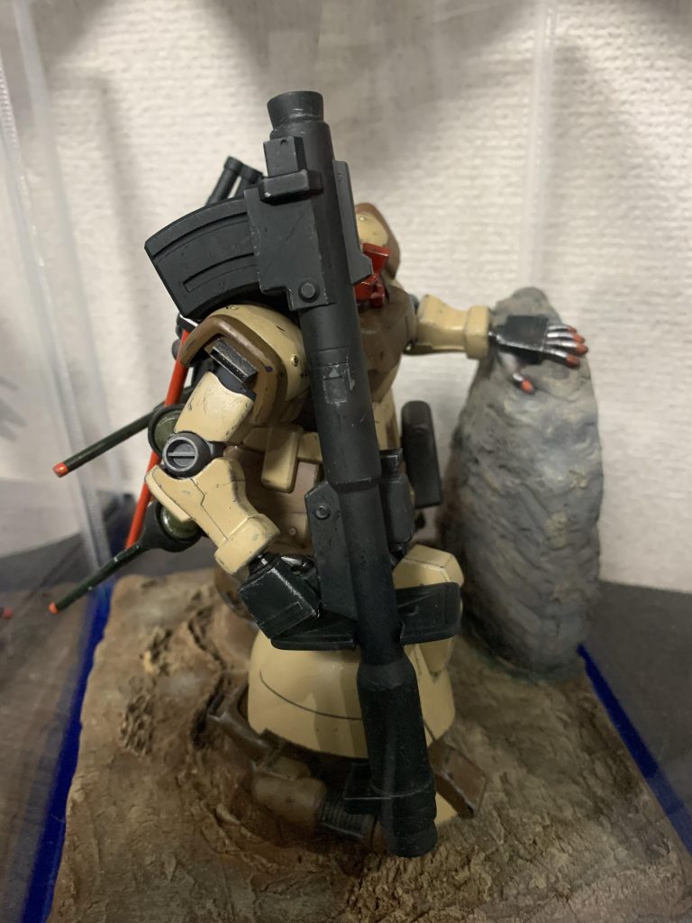 左から。見えないけど、足の排気口の穴はくり抜いてメッシュ入れてます。