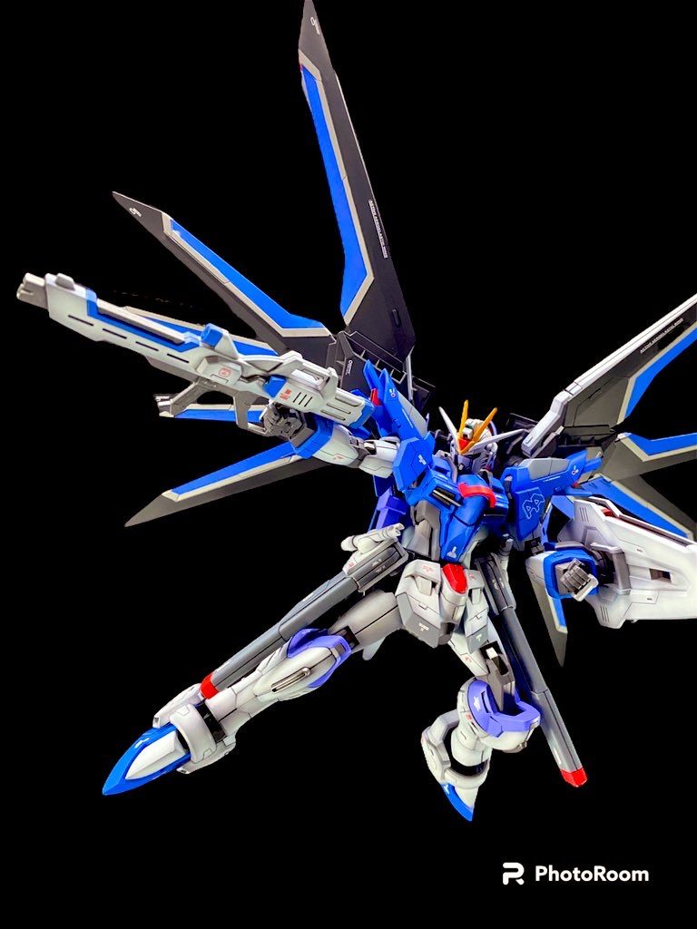 全体に多少のスジボリとプラ板でのディテールアップを施しました!ここまでは良かった…