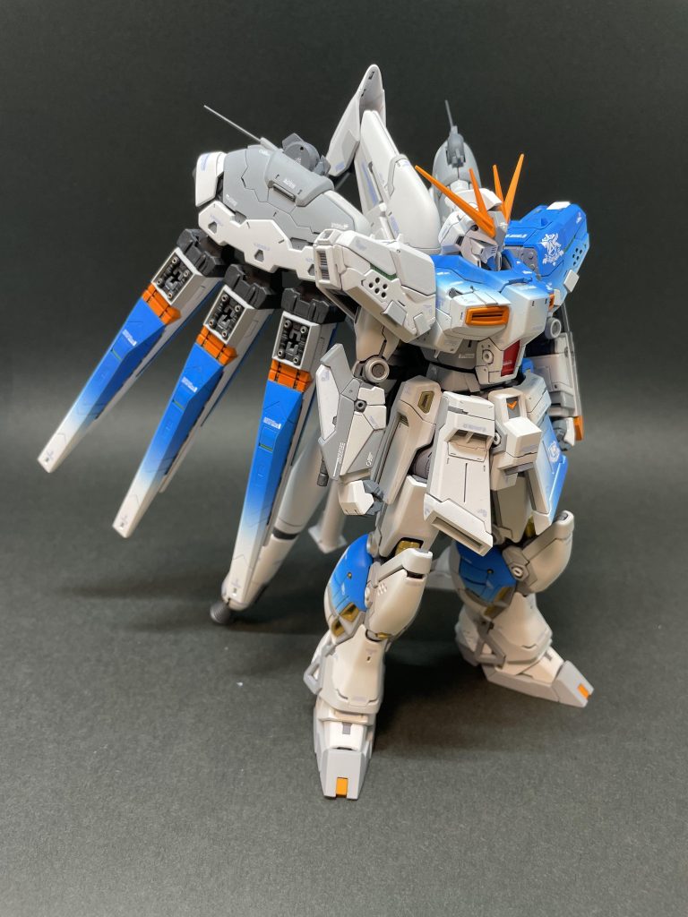 青のグラデと白、グレーの感じが割とうまくいったのではないかと思います。どーでしょうか？グレーは六色くらい調色して使ってます😅