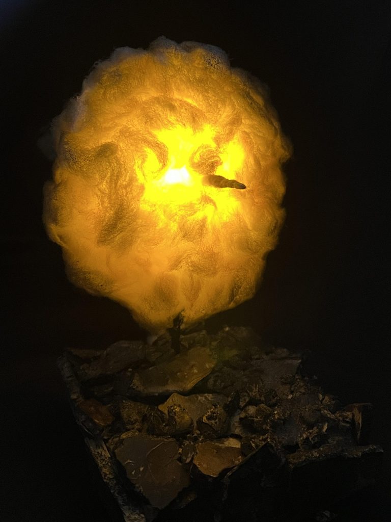 ジオラマを作ろうかと思ったのですが、家の事情で（部屋が狭い😅）作っても置けないなと思い、エフェクト的な部分ジオラマを作る事にしました。見て頂きありがとうございました😊