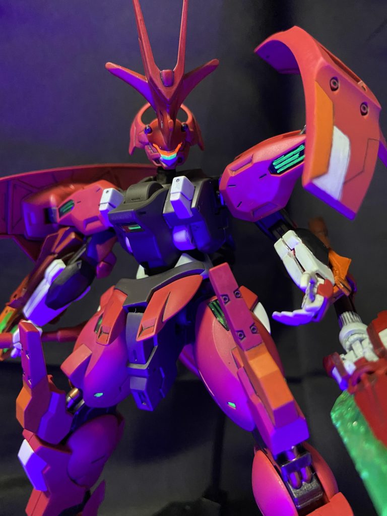 クリアパーツはじめ各所を蛍光で光るようにしてます。パーメットの部分がキツかった🥶