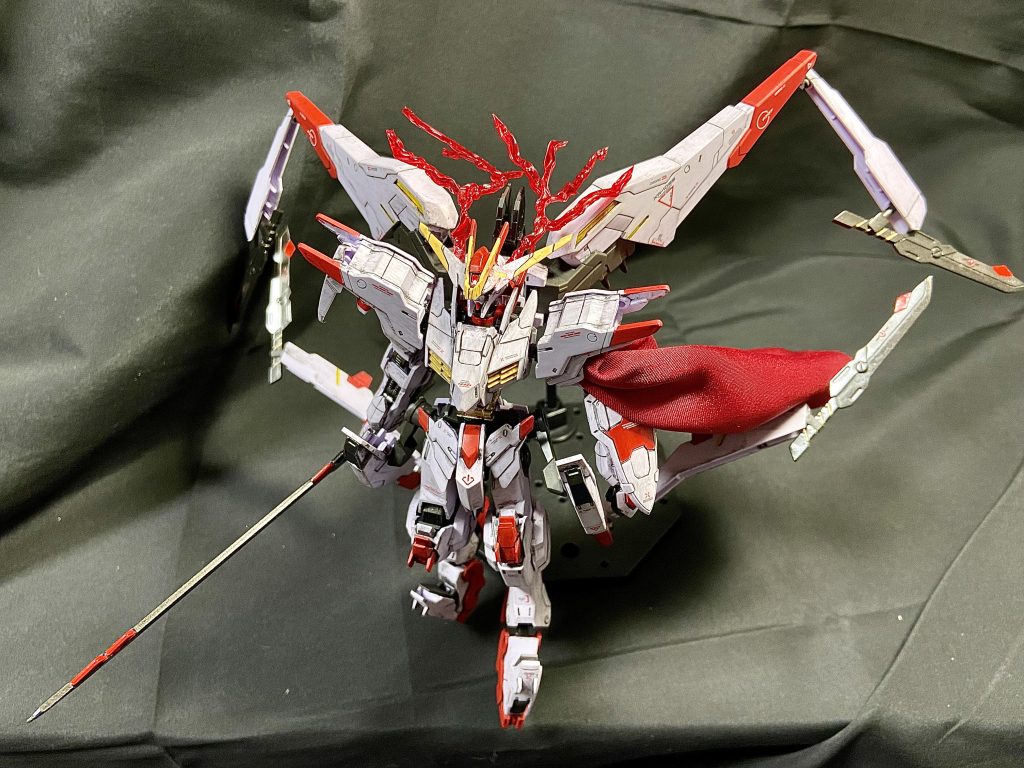 サブアーム展開。素組だとポロリしがちなので要注意。