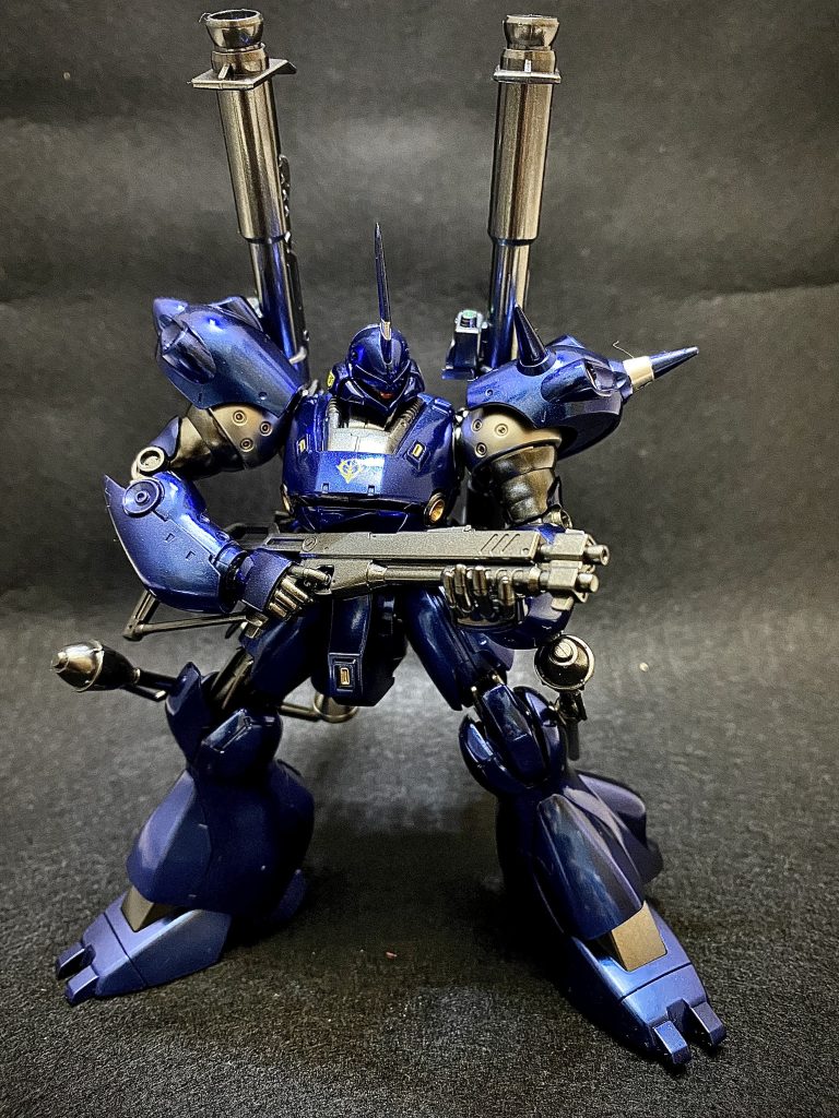 仕上げはツヤありトップコート。武装類はつや消しにしようか迷いながら、結局1回で終わるからという理由で全てツヤありで笑