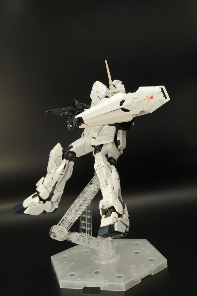 組み上がった瞬間も完成度に驚きでしたが、可動範囲までHGより格段に進化していて…もう口が開きっぱなしです。