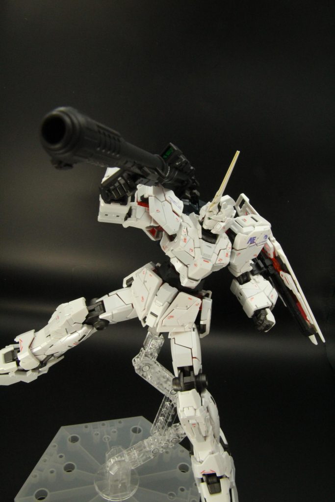 バズーカやライフルのカートリッジまで別パーツなのがステキ(写っていませんが…)。塗装、デカール、墨入れだけで年末年始の空き時間を全て持って行く可能性の獣でした。