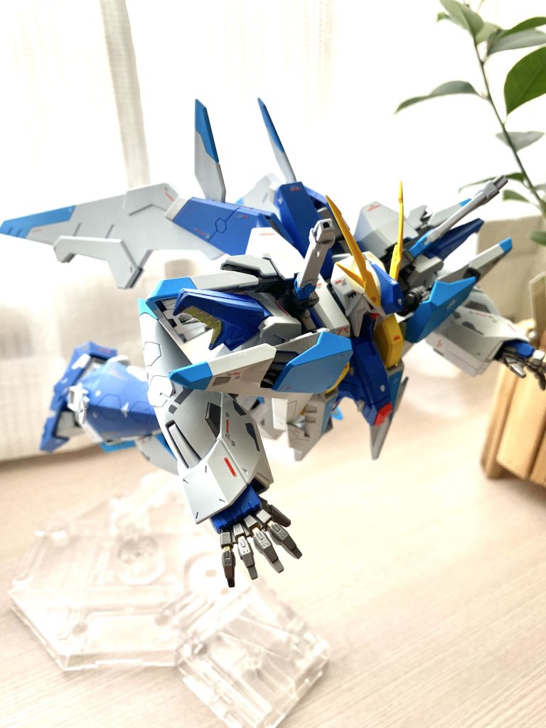 白:サフ黒→サフ白→ガイアのExホワイト濃い青:ガイアのサフパープル→ガイアのコバルトブルー薄い青:ガイアのサフパープル→ミスターカラーのスカイブルー黄色:ガイアのイエローサフ→ミスターカラーのwMSイエローに蛍光イエロー調色赤色:ガイアのイエローサフ→ガイアのフレイムレッドメタリック部分:ガイアのメタリックサフ関節の丸いとことバーニア:ガイアのプレミアムミラークロームバーニア内部とダクト？部分:タミヤのゴールドリーフと蛍光イエロー調色メタル部分は艶有り、その他はつや消しでトップコート