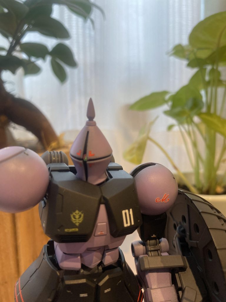 モノアイはプラ板に100均キラキラシールを貼ってポンチで打ち抜くのが簡単で綺麗！🐤