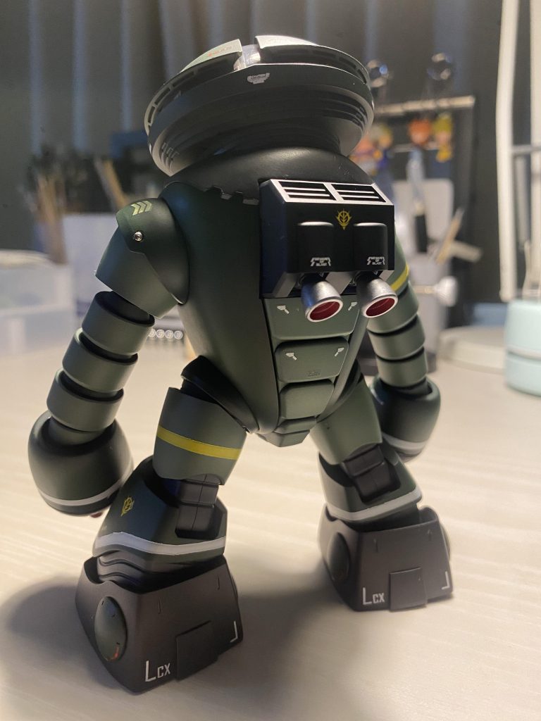 バーニア内部とモノアイは蛍光ピンクで塗りました（光らせるとは言ってない