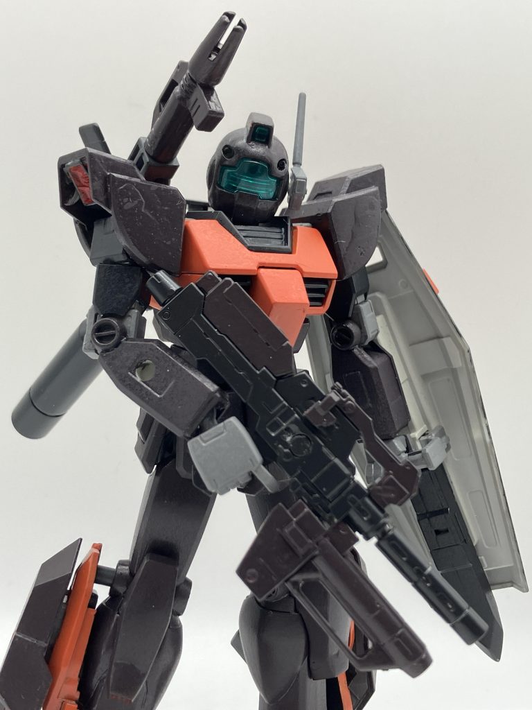 差替式ビームライフルガンダムが装備している標準のビームライフルとショートバレル型に換装可能。