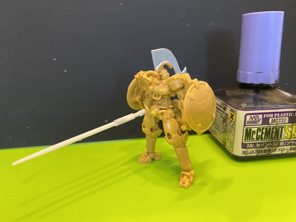 槍と頭部のカウンターウエイト以外はほぼそのままです。