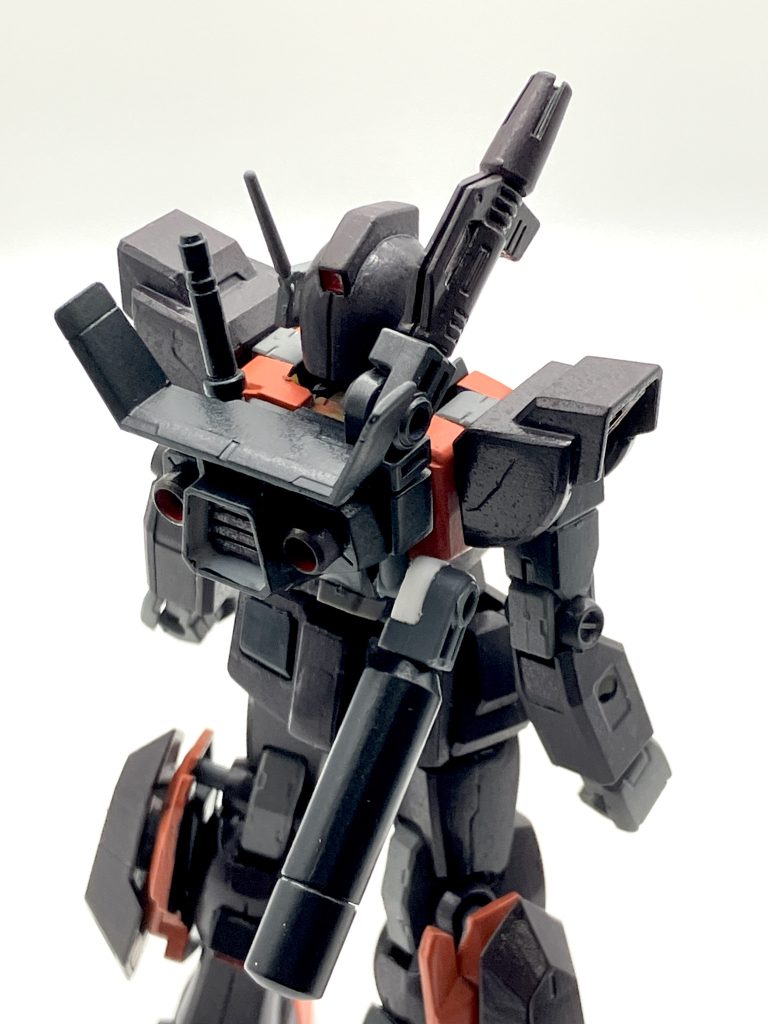 高起動化と武装強化によりエネルギー消費が大幅に増加。それを補うためエネルギータンクをマウントさせ可能にさせた。