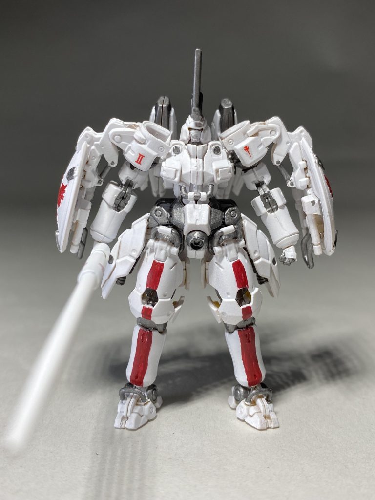 両肩のデカールはwave1/144L.E.D.ミラージュ付属デカールを拝借しました。アイシャ様の『II』を選択。