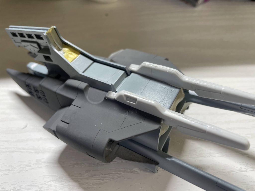 プラ地、下地、本体色が共存した状態。パーツ分割鬼でしょ...慎重にやりすぎた説はありますが。笑