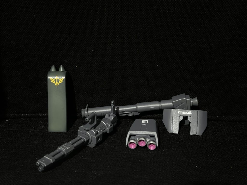 武装一覧。ドムがツィマッド社製という事で各所にデカールを貼ってみましたwバーニア裏をピンクにしているのが個人的にお気に入りです。